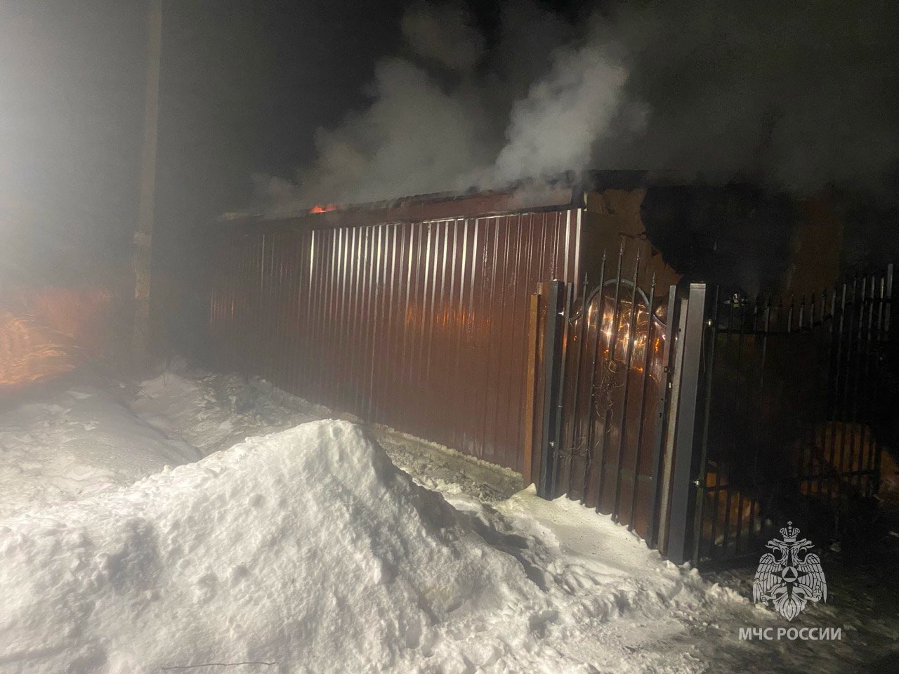 Сотрудники МЧС России потушили пожар в Черняховске