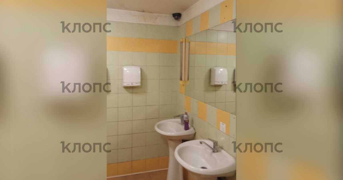 В туалете калининградского ТЦ на Московском проспекте посетители обнаружили камеры (видео)