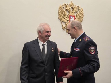 В региональном УМВД поздравили с юбилеем Героя Российской Федерации Сергея Баринова, прослужившего в органах внутренних дел больше 20 лет