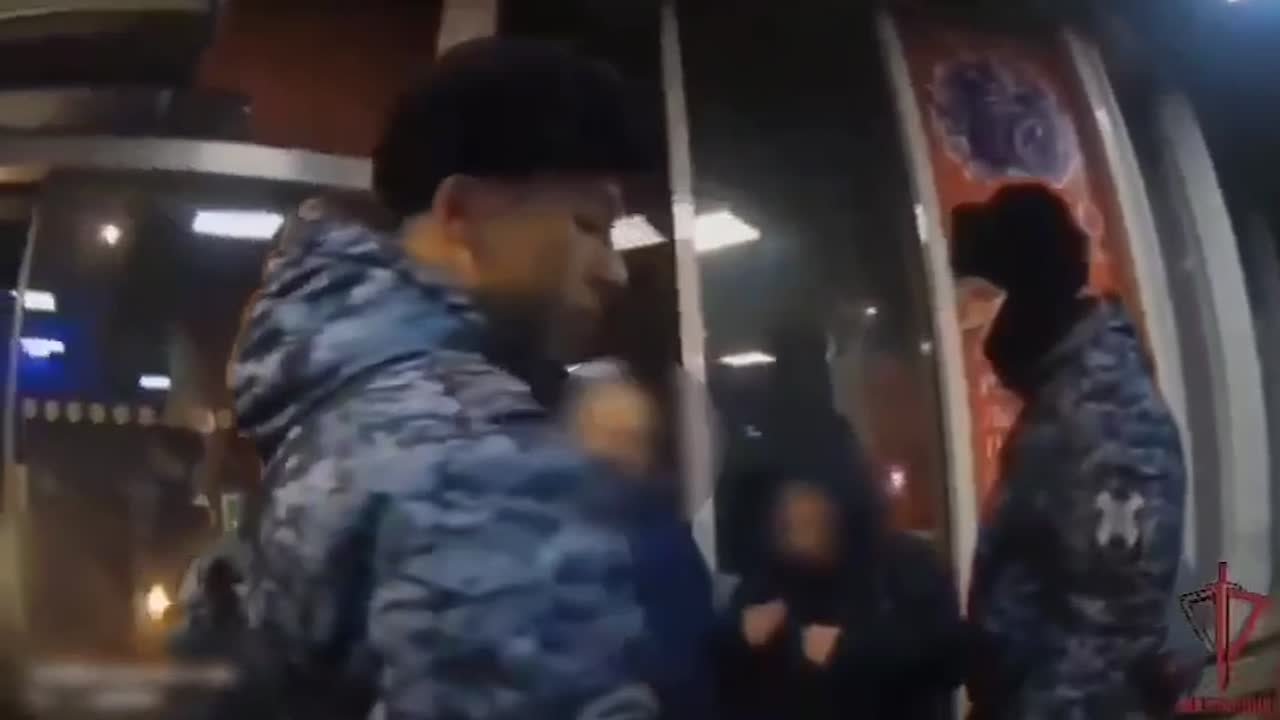 В Калининграде сотрудники Росгвардии помогли почувствовавшей себя плохо и упавшей на улице 55-летней женщине