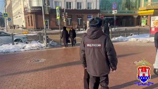 Полицейские на главной площади Калининграда провели беседы с населением по противодействию дистанционным мошенникам