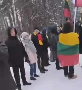 Алексей Стефанов: А в литовском Капчяместисе, где власти намереваются сделать из заповедного края очередной полигон, снести усадьбы, уничтожить уникальную флору и фауну, было так