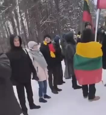 Алексей Стефанов: А в литовском Капчяместисе, где власти намереваются сделать из заповедного края очередной полигон, снести усадьбы, уничтожить уникальную флору и фауну, было так