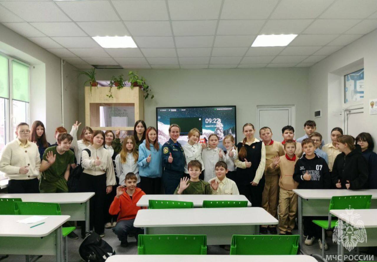 По совету МЧС . Инспекторы пожарного надзора нанесли профилактический визит в среднюю школу №8 Приморска. Такие мероприятия проводятся для того, чтобы сотрудники МЧС России могли ознакомиться с обстановкой в учреждении или... По совету МЧС . Инспекторы пожарного надзора нанесли профилактический визит в среднюю школу №8 Приморска. Такие мероприятия проводятся для того, чтобы сотрудники МЧС России могли ознакомиться с обстановкой в учреждении или...