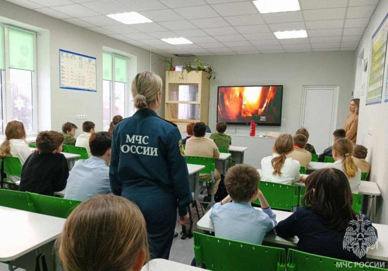 По совету МЧС . Инспекторы пожарного надзора нанесли профилактический визит в среднюю школу №8 Приморска. Такие мероприятия проводятся для того, чтобы сотрудники МЧС России могли ознакомиться с обстановкой в учреждении или... По совету МЧС . Инспекторы пожарного надзора нанесли профилактический визит в среднюю школу №8 Приморска. Такие мероприятия проводятся для того, чтобы сотрудники МЧС России могли ознакомиться с обстановкой в учреждении или...