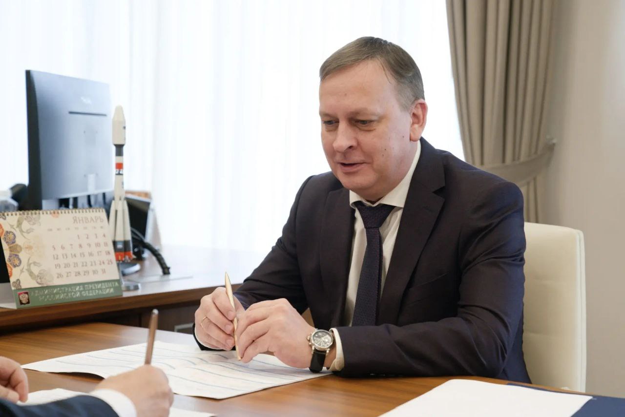 Министр строительства и ЖКХ РФ Ирек Файзуллин провел рабочую встречу с руководителем Федерального агентства водных ресурсов Дмитрием Кирилловым Министр строительства и ЖКХ РФ Ирек Файзуллин провел рабочую встречу с руководителем Федерального агентства водных ресурсов Дмитрием Кирилловым