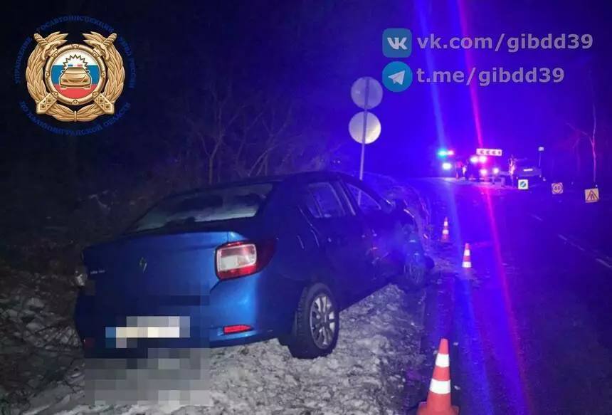 На трассе Калининград — Балтийск 34-летний водитель Renault выехал на встречную полосу и врезался в другой автомобиль