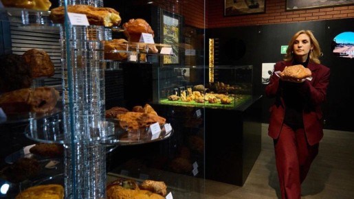 Калининградский янтарный комбинат открывает выставку самородков, добытых в 2025 году