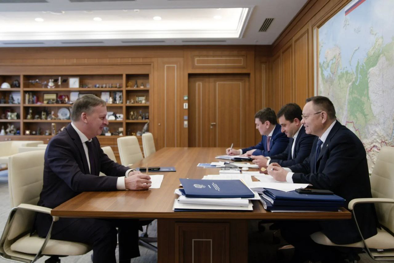 Министр строительства и ЖКХ РФ Ирек Файзуллин провел рабочую встречу с руководителем Федерального агентства водных ресурсов Дмитрием Кирилловым Министр строительства и ЖКХ РФ Ирек Файзуллин провел рабочую встречу с руководителем Федерального агентства водных ресурсов Дмитрием Кирилловым