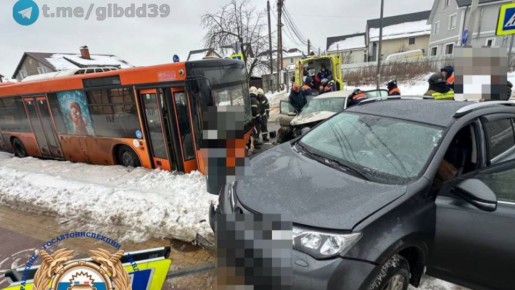 В Калининграде пассажирский автобус стал участником ДТП