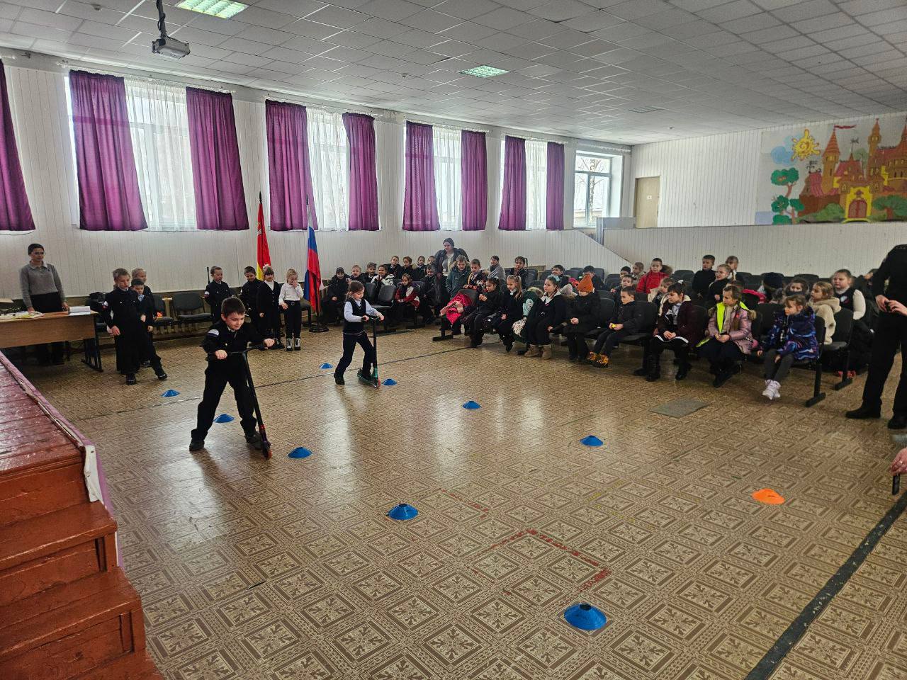 Сотрудники отделения Госавтоинспекции МО МВД России «Неманский» совместно с представителями корпорации ООО «РЭНЕРА» встретились с первоклассниками МАОУ «СОШ №1 г. Неман» Сотрудники отделения Госавтоинспекции МО МВД России «Неманский» совместно с представителями корпорации ООО «РЭНЕРА» встретились с первоклассниками МАОУ «СОШ №1 г. Неман»