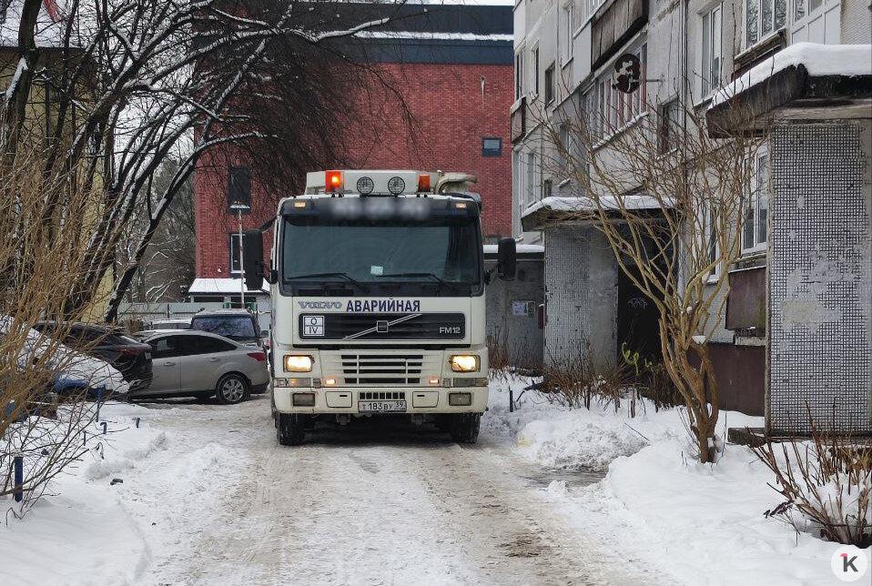 Ассенизаторы не спасли: жителям подтопленного дома на Калязинской предлагают самим проложить дренаж Ассенизаторы не спасли: жителям подтопленного дома на Калязинской предлагают самим проложить дренаж