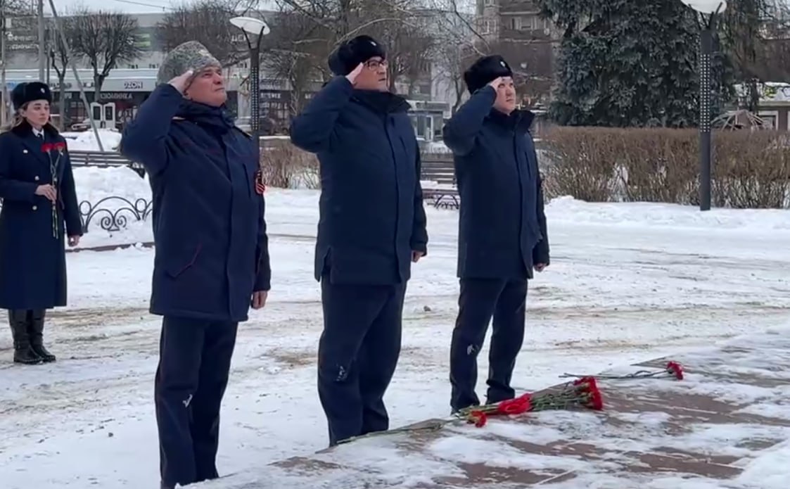 Руководитель СУ СК России по Калининградской области почтил память выдающегося советского полководца Ивана Черняховского Руководитель СУ СК России по Калининградской области почтил память выдающегося советского полководца Ивана Черняховского