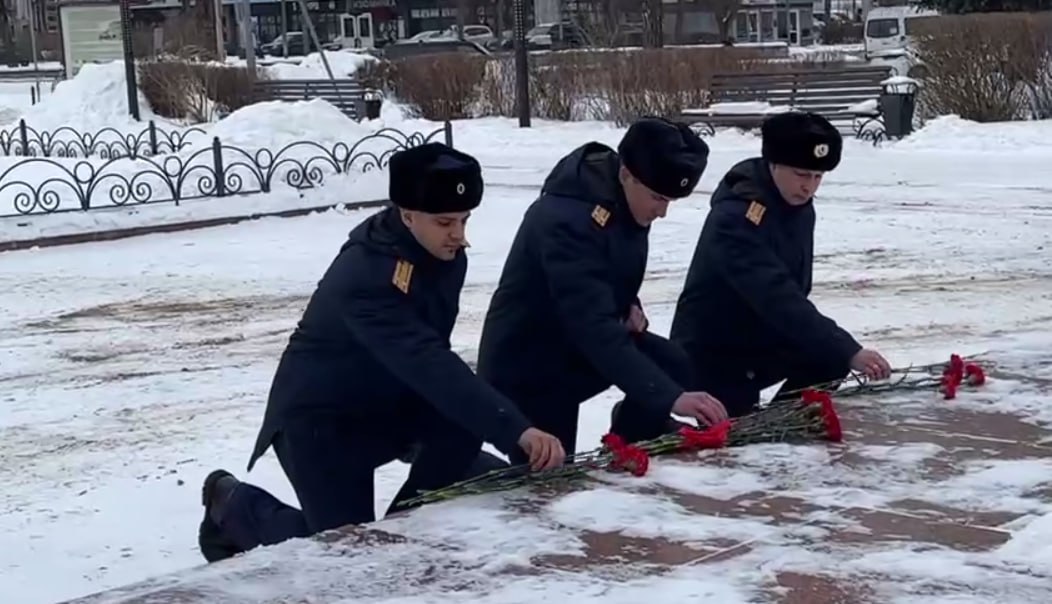 Руководитель СУ СК России по Калининградской области почтил память выдающегося советского полководца Ивана Черняховского Руководитель СУ СК России по Калининградской области почтил память выдающегося советского полководца Ивана Черняховского