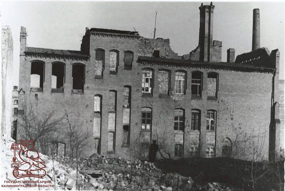 Перед нами — здание, которое многие узнают с первого взгляда