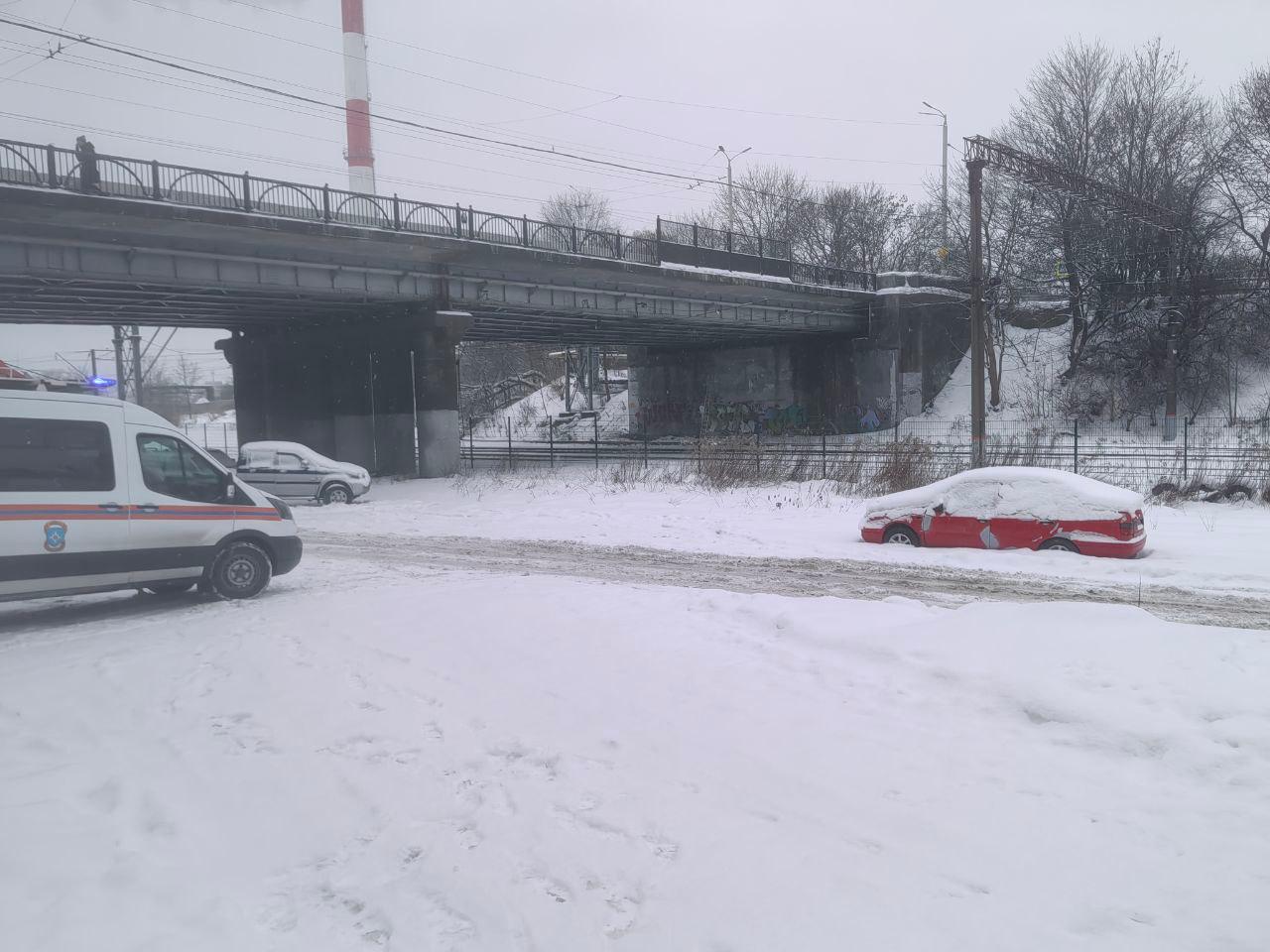 В Калининграде под мостом на ул. Горького нашли подозрительный предмет продолговатой формы