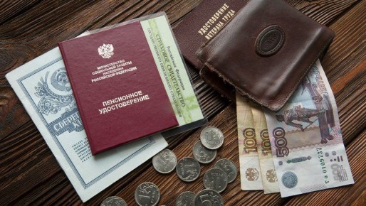 Пенсия и уход за детьми: как учитываются пенсионные баллы за декрет