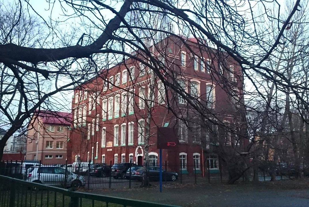 Перед нами — здание, которое многие узнают с первого взгляда Перед нами — здание, которое многие узнают с первого взгляда