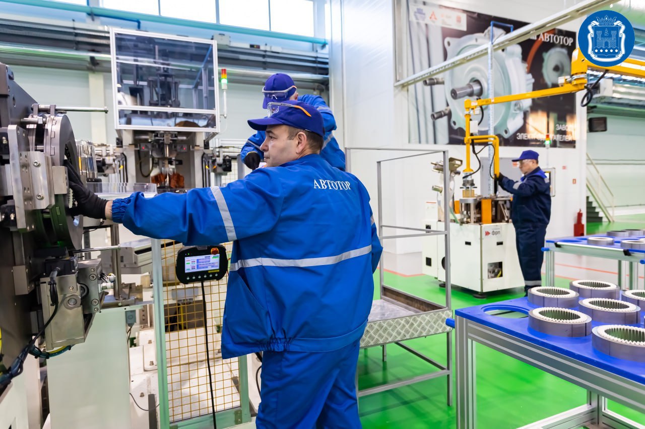 Глава региона Алексей Беспрозванных и министр промышленности и торговли России Антон Алиханов открыли на «Автоторе» промышленный кластер Глава региона Алексей Беспрозванных и министр промышленности и торговли России Антон Алиханов открыли на «Автоторе» промышленный кластер