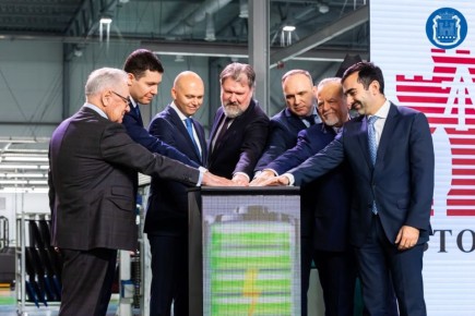 Глава региона Алексей Беспрозванных и министр промышленности и торговли России Антон Алиханов открыли на «Автоторе» промышленный кластер