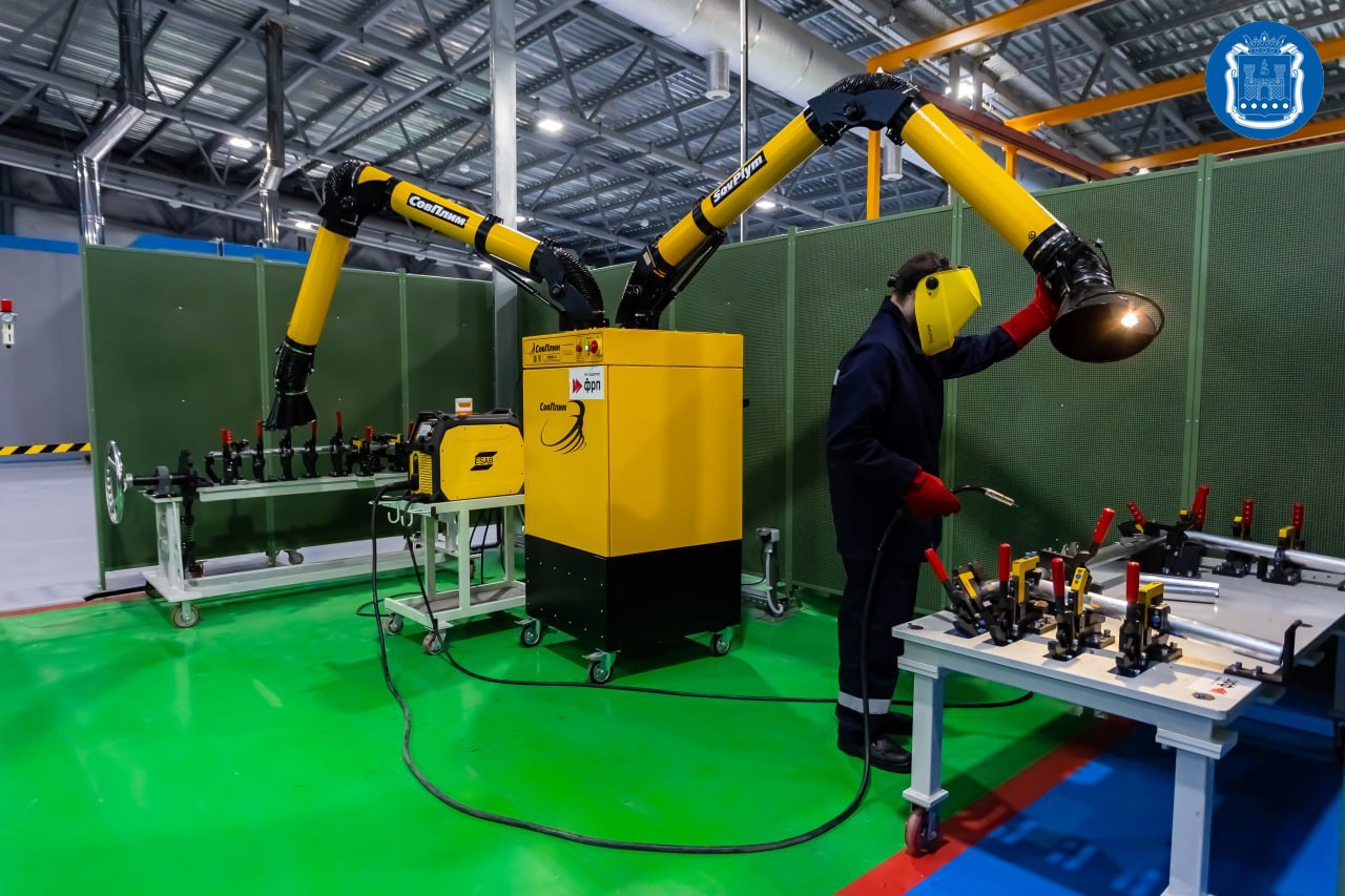 Глава региона Алексей Беспрозванных и министр промышленности и торговли России Антон Алиханов открыли на «Автоторе» промышленный кластер Глава региона Алексей Беспрозванных и министр промышленности и торговли России Антон Алиханов открыли на «Автоторе» промышленный кластер