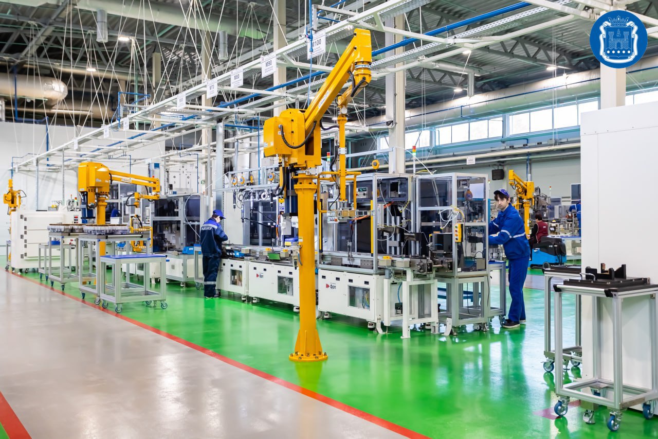 Глава региона Алексей Беспрозванных и министр промышленности и торговли России Антон Алиханов открыли на «Автоторе» промышленный кластер Глава региона Алексей Беспрозванных и министр промышленности и торговли России Антон Алиханов открыли на «Автоторе» промышленный кластер