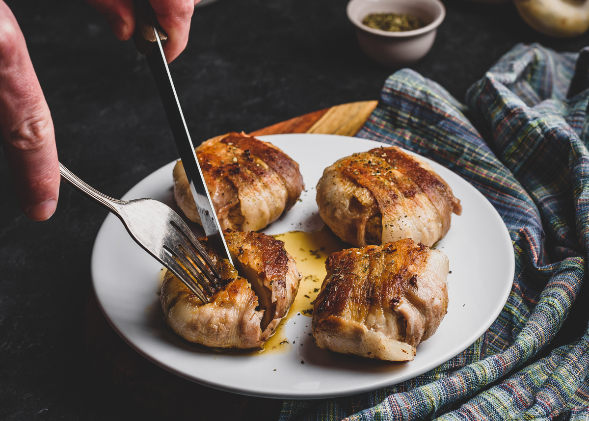 Шампиньоны с сыром и беконом: идеальная закуска для любого праздника