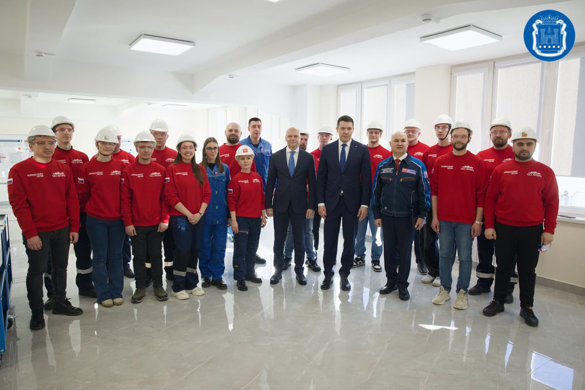 Губернатор Алексей Беспрозванных и министр промышленности и торговли России Антон Алиханов посетили несколько предприятий в Калининграде Губернатор Алексей Беспрозванных и министр промышленности и торговли России Антон Алиханов посетили несколько предприятий в Калининграде