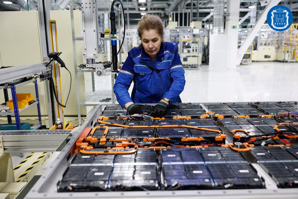 Губернатор Алексей Беспрозванных и министр промышленности и торговли России Антон Алиханов посетили несколько предприятий в Калининграде Губернатор Алексей Беспрозванных и министр промышленности и торговли России Антон Алиханов посетили несколько предприятий в Калининграде