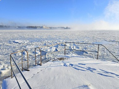 Жители Балтийской косы уже больше суток не могут попасть домой из-за льда