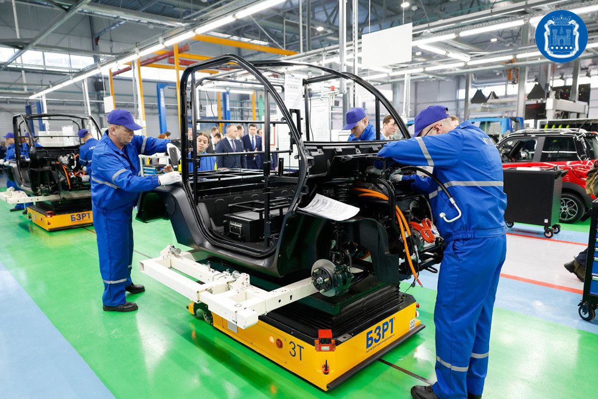 Губернатор Алексей Беспрозванных и министр промышленности и торговли России Антон Алиханов посетили несколько предприятий в Калининграде Губернатор Алексей Беспрозванных и министр промышленности и торговли России Антон Алиханов посетили несколько предприятий в Калининграде