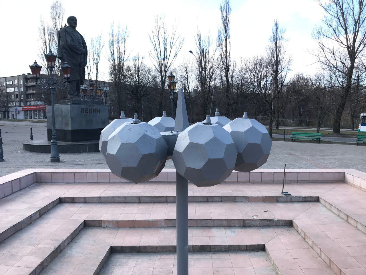 Что будет с шарами от советских фонтанов, которые демонтировали возле Дома Искусств?