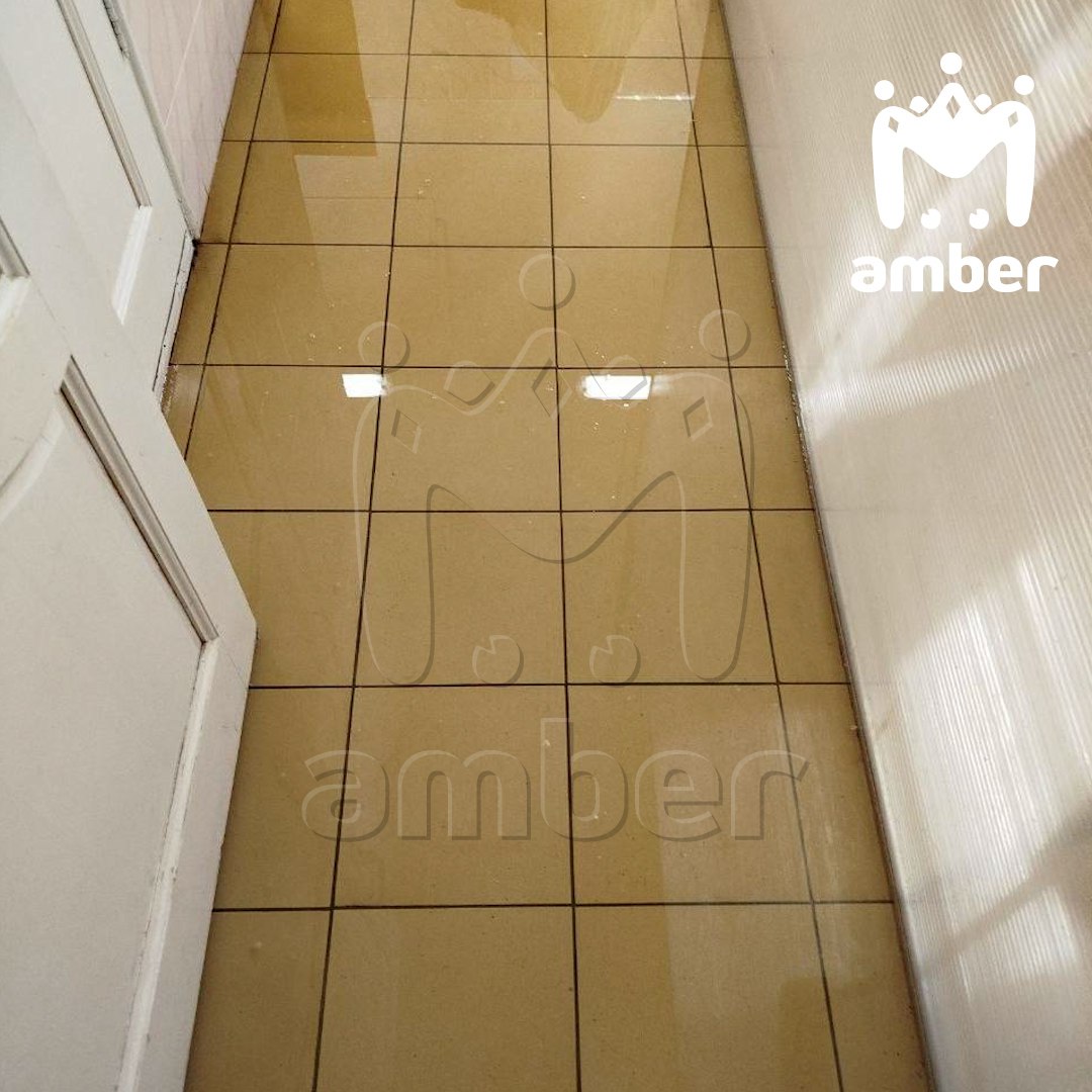 В поликлинике в Янтарном прорвало трубу и обрушился потолок