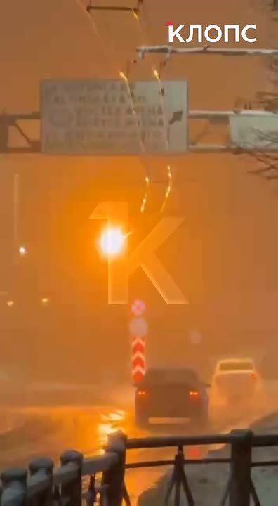 На Московском проспекте в Калининграде вспыхнули троллейбусные провода