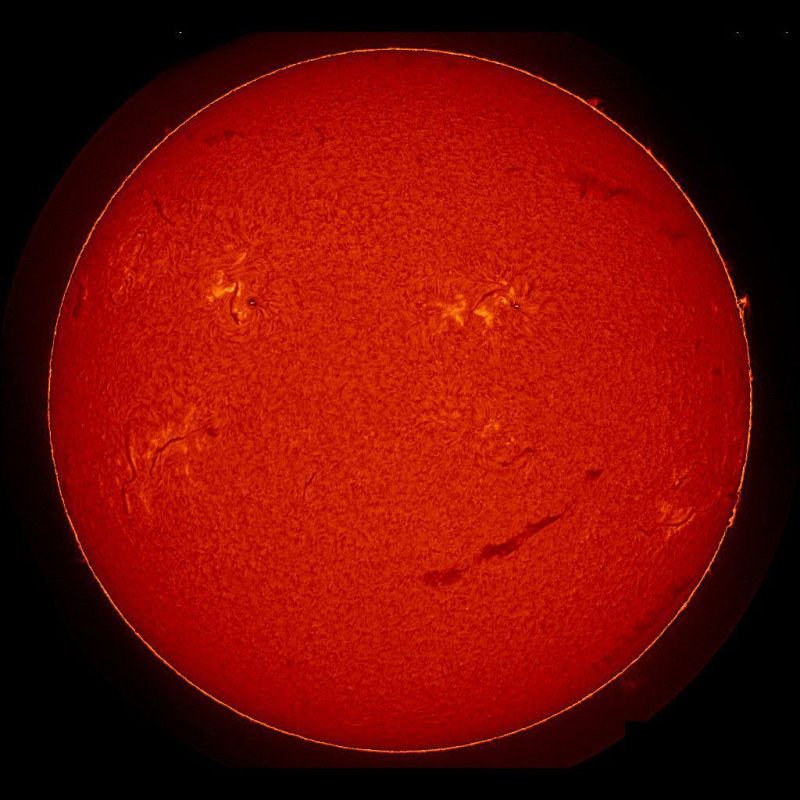 Солнце улыбнулось Земле или это ухмылка?