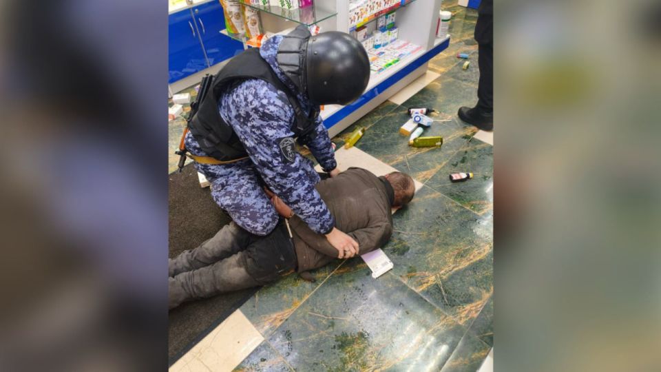 В Калининграде росгвардейцы задержали мужчину, устроившего дебош в аптеке
