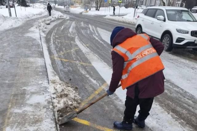 Коммунальные службы борются с подтоплениями на улицах Калининграда