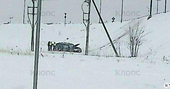 В Калининграде Land Cruiser вылетел с Большой окружной, перевернулся и скатился в кювет (фото)