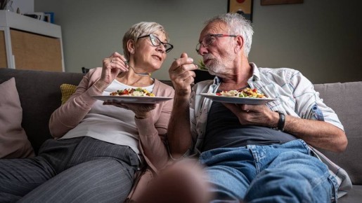 Семь продуктов, которые стоит избегать после 60 лет