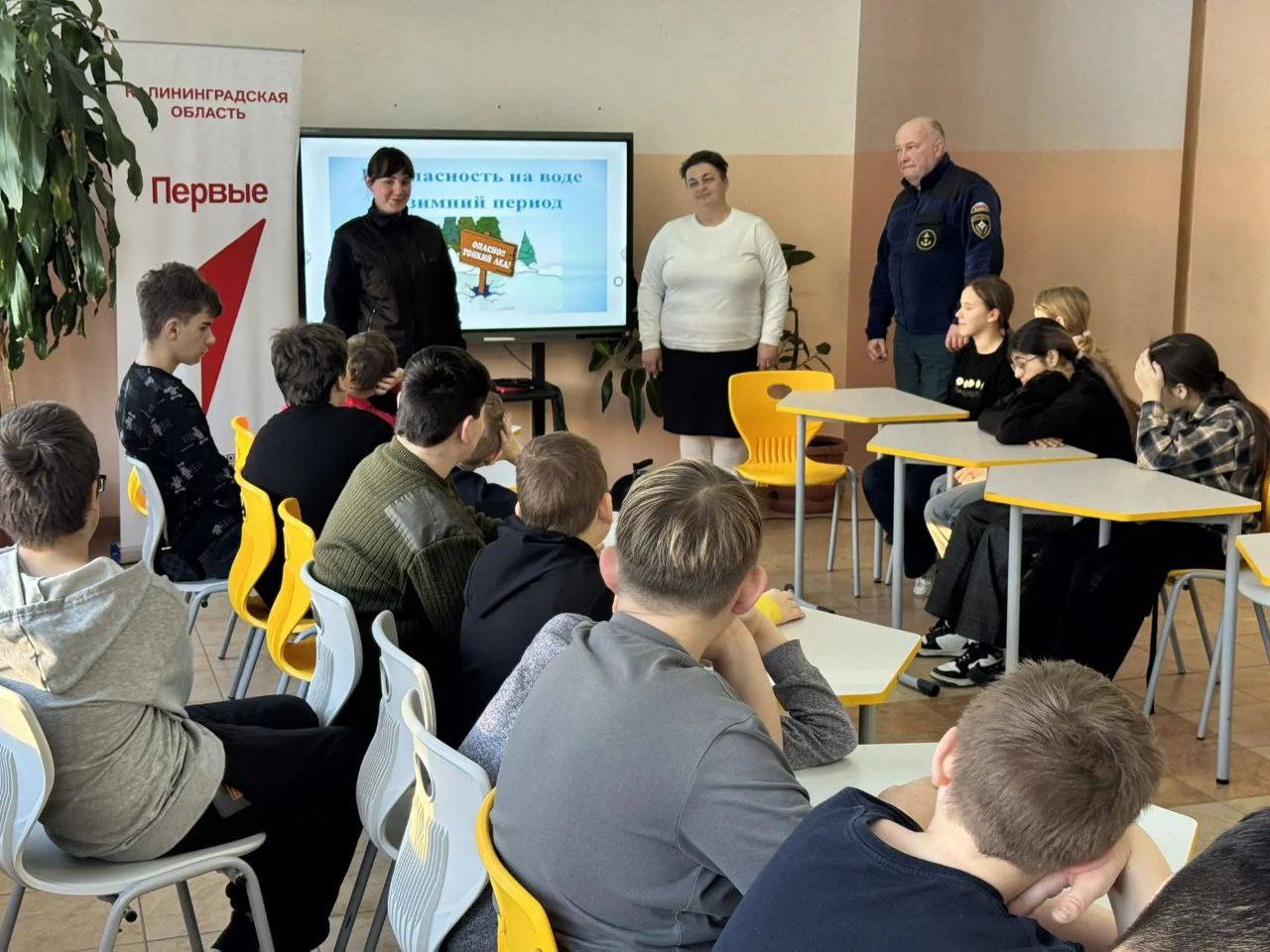 Сотрудники Госавтоинспекции и ГИМС организовали урок безопасности для школьников Сотрудники Госавтоинспекции и ГИМС организовали урок безопасности для школьников