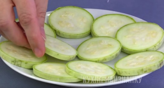 Летняя закуска из кабачков: быстро и вкусно за три минуты