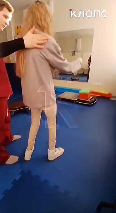 12-летняя калининградка с ДЦП Лиза Куприенко, которой помог Егор Крид, сделала свои первые самостоятельные шаги