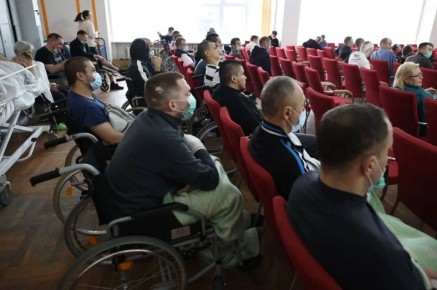 Елена Дятлова: Накануне Дня защитника Отечества я посетила городскую клиническую больницу, чтобы лично поздравить военнослужащих, которые проходят лечение и реабилитацию после ранений, полученных в зоне специальной военной...