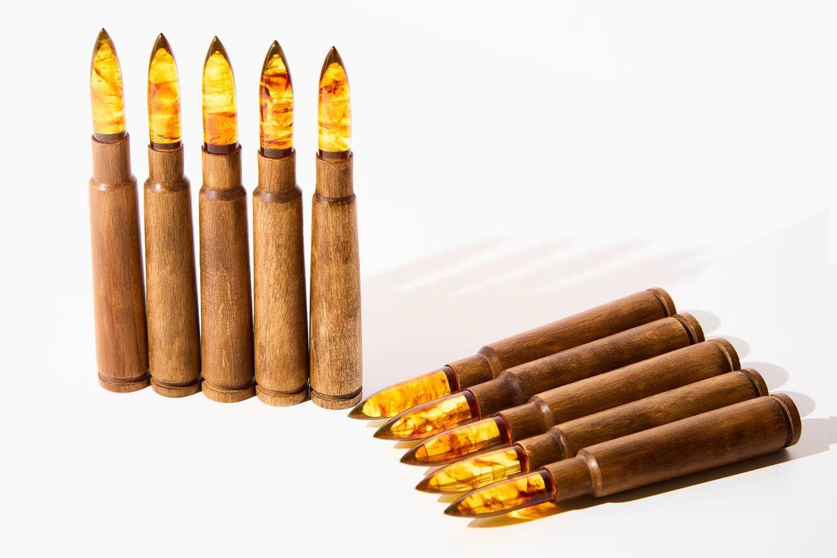 В Калининграде к Дню защитника Отечества выпустили янтарные патроны В Калининграде к Дню защитника Отечества выпустили янтарные патроны