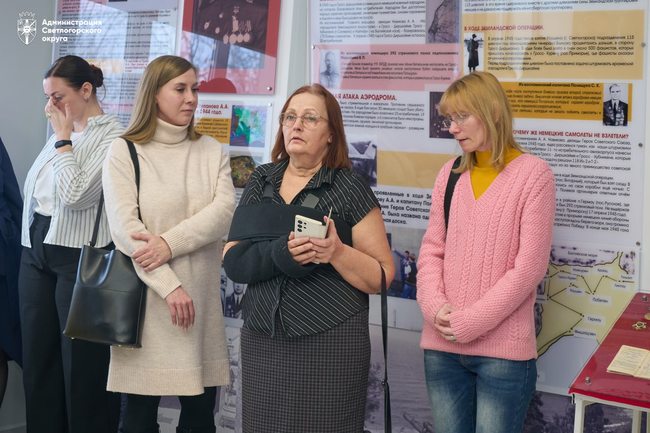 В школе Донского открыли стенд в память о погибших на СВО В школе Донского открыли стенд в память о погибших на СВО