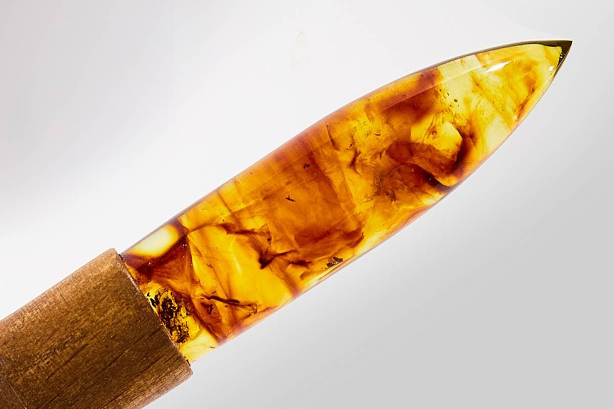 В Калининграде к Дню защитника Отечества выпустили янтарные патроны