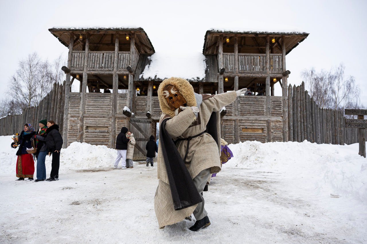 Самую крупную Масленицу области предали огню: как проводили зиму на Каупе под Зеленоградском Самую крупную Масленицу области предали огню: как проводили зиму на Каупе под Зеленоградском