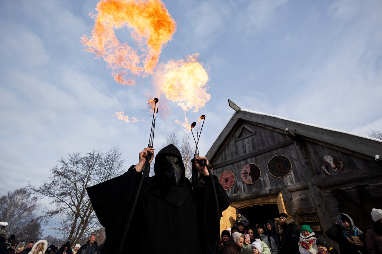 Самую крупную Масленицу области предали огню: как проводили зиму на Каупе под Зеленоградском Самую крупную Масленицу области предали огню: как проводили зиму на Каупе под Зеленоградском
