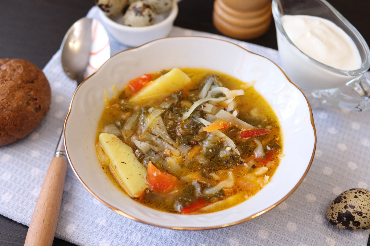 Легкое и вкусное летнее блюдо: щи со щавелем на вашей кухне