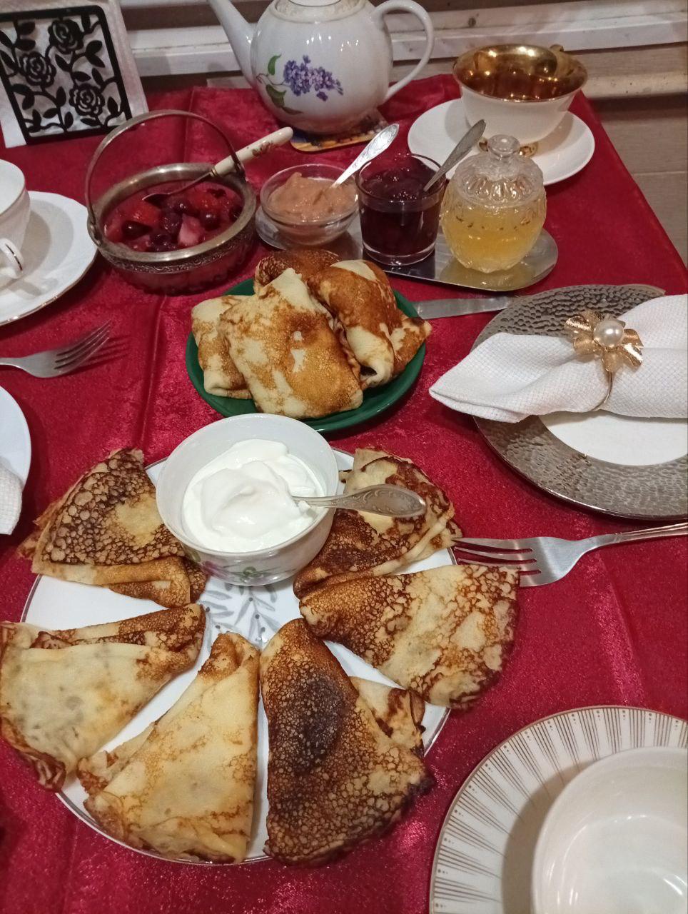 Завершаем наш блинный марафон вкусной подборкой от наших читателей: здесь и яркие цветные блины, и изящные ажурные, и аппетитные закуски, а ещё в кадр случайно попал голодный пес Завершаем наш блинный марафон вкусной подборкой от наших читателей: здесь и яркие цветные блины, и изящные ажурные, и аппетитные закуски, а ещё в кадр случайно попал голодный пес